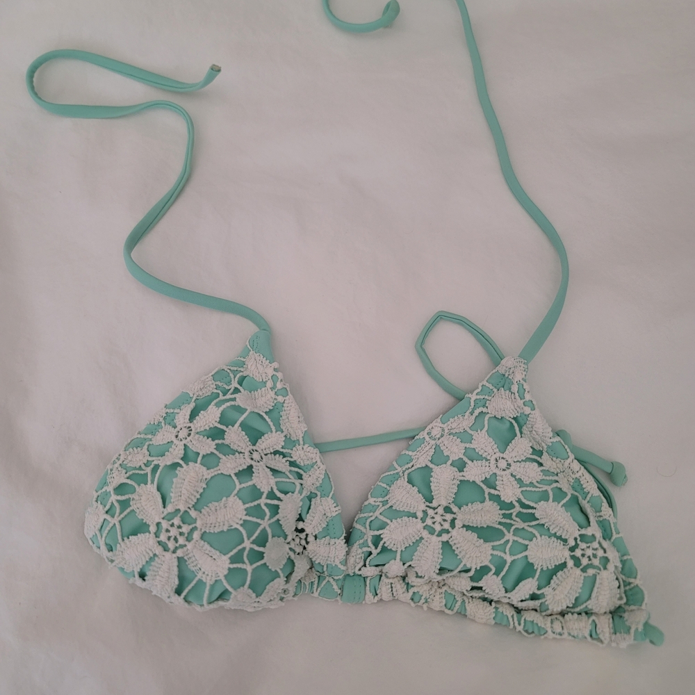 Xhilaration Mint Green and White Lace Bikini Top